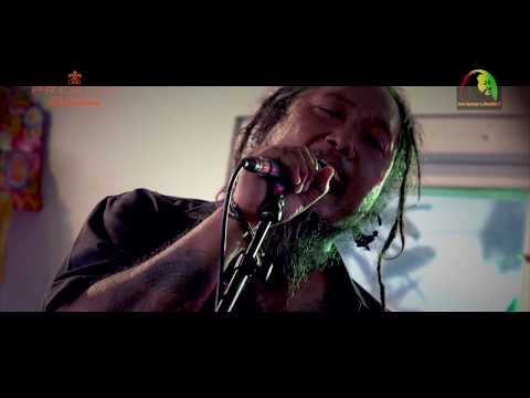 Joni Agung & Double T Bernyanyi & Menari
