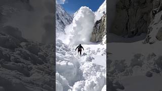 Avalanche Deathtrap in the Snowy Mountains#Hiker's Panic Escape#Avalanche Roar#Life and Death