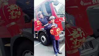 祝大家新年快乐，万巳如意！春节我在岗 平安团圆年 格莱美慢镜头 @随州消防