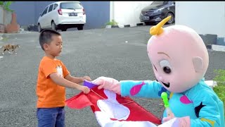 DRAMA ANAK - MAIN GELEMBUNG BALON Dan Dikasih Layangan Sama Badut | Davino Vlog