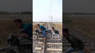 ye kaise 😭🤦#shorts #youtubeshorts #train #viral #short