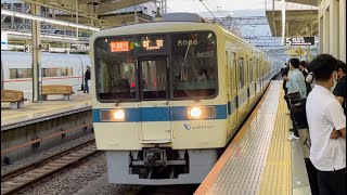 小田急8000形8066＋8266編成がハイビームしながら到着するシーン