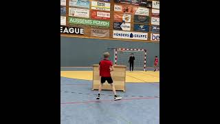 Passer attrapper la balle feinter tirer pour un jeune en handball par le coach Philip I handball