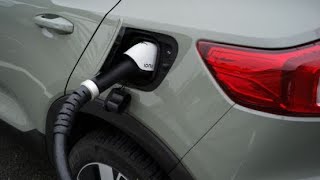 Pourquoi les prix des voitures électriques d'occasion s'effondrent