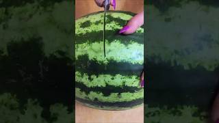 با اینکه فصل پاییز رسیده،اما هندوانه هنوز میچسبه/The best juicy watermelon