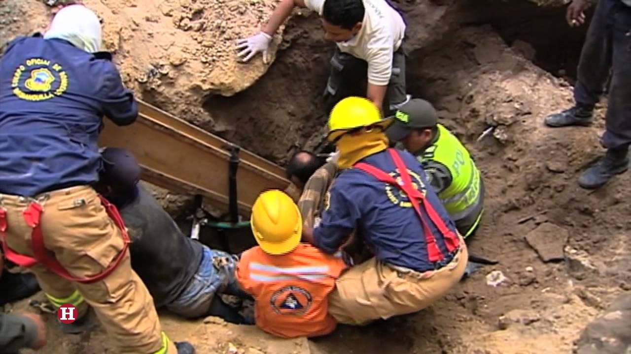 Dramáticas Imágenes De Rescate De Un Obrero Que Falleció En Hospital ...