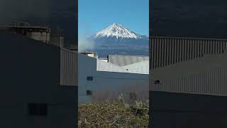 Epic View of Mt. Fuji from a Shinkansen traveling at 300 km/h!!!