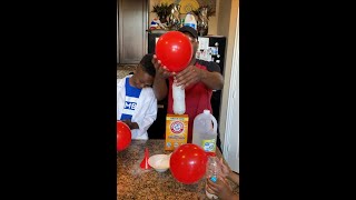 Did the Vinegar make the Ballon POP! 😱🎈Cool Science project for kids! #shorts #kidschannel #family