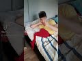 czas na tuli ale...zimne stópki wszystko psują🙄 związek couple love hug tiktok couple bedroom foot