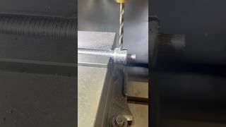 How to drill a cylindrical workpiece on a vertical milling machine