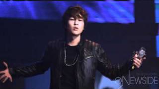 [FANCAM] 110220 Smexy Onew biting his lips @ Santafe Event