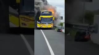 Bus kebakaran di tol