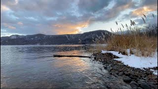 【自然音・睡眠導入用BGM　支笏湖の夕日と心地よい波の音】、心が穏やかになる映像、リラックスできて眠りを誘う水の音、自然の音、ASMR、4K、relaxing nature sounds video