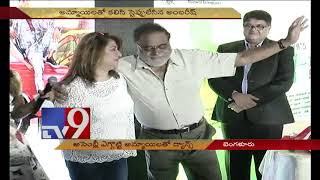 Congress MLA Ambarish skips Assembly, dances with girls! - Tv9