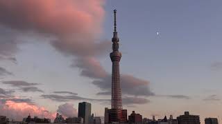 夕焼け　東京スカイツリー　桜橋　隅田川　雲の流れ　2020年　10月24日　(土)　月　Moon　　垂れる雲　雲