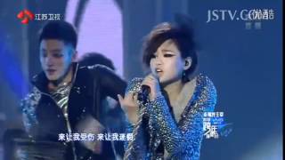 周笔畅《黑苹果》20111231江苏卫视跨年演唱会.flv