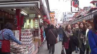 東京　浅草　浅草寺の仲見世　正月の飾りも始まる　雷門に向かう　Tokyo Asakusa Senso-ji Nakamise