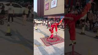 Stilts somersault（高跷前空翻）