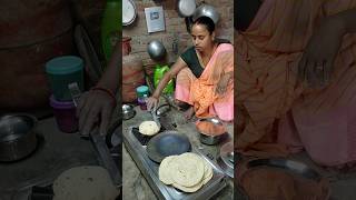 Bhojan banate hue#kaushilya #reels#viralshort#shorts #short #roti