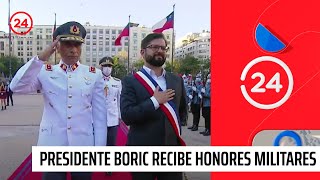 Presidente Gabriel Boric se acerca a estatua de Allende previo al ingreso a La Moneda | 24 Horas TVN