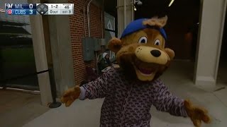 Cubs mascot Clark becomes 'Bearrieta'