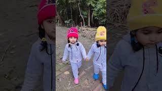 কি ঠান্ডা পড়েছে🥶  #youtubeshort #twin #twin baby #shrinija #shrinika