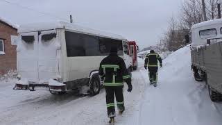 Рятувальники продовжують допомагати громадянам, що стали заручниками негоди