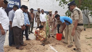 గుత్తి సబ్ జైల్ ఆవరణలో మొక్కలు నాటే కార్యక్రమం.