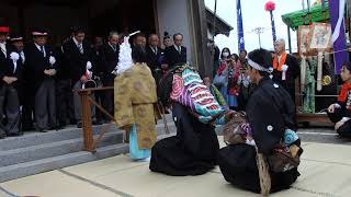 H28魚吹八幡神社秋季例祭　昼宮　お旅所　神楽獅子神主1　朝日谷