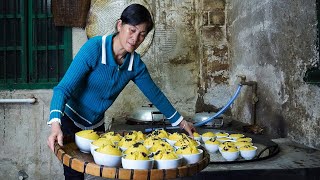 The elder sister in the countryside digs yam to cook porridge for her granddaughter to make pastries