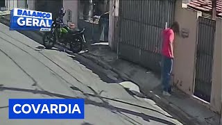 Homem é flagrado agredindo gatos e deixa moradores indignados em SP