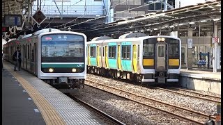 水戸駅の光景を象徴したホームに停車中の常磐線E501系と水郡線キハE130系