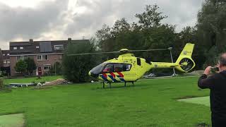 Lifeliner 1 opstijging na Assistentie voor de Ambulance In Monnickendam