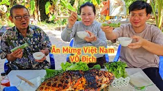 Nướng Cá Lóc Siêu To Ăn Mừng Đội Tuyển Việt Nam VÔ Địch | Uthuyvlogs.