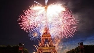 Feu d'Artifice 14 Juillet 2014 Paris - Tour Eiffel - Amazing Eiffel tower fireworks in Paris HD!!!!