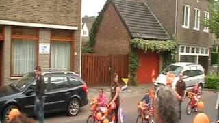 St.Martinus Houthem Koninginnedag 2010 oranjeoptocht