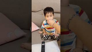 生病不怕吃藥的孩子 baby not afraid to taking medicine when sick #kidsvideo #medicine #sick