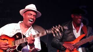 Nick Colionne performing \