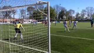 Zouaven - Foresters: Dennis van Tricht schiet bijna de 2-1 binnen.