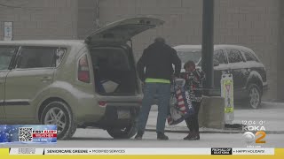 Shoppers brave arctic elements for last minute Christmas shopping