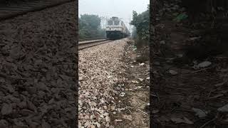 Sardi me train 🚂 ki speed slow #ytshorts #viralvideo #train #trending