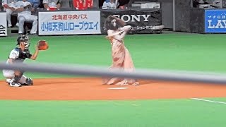 ＜2016.6.1ヤクルト戦＞ファイターズガールのオープニングダンスの最中に乱入した貞子と伽椰子の一球対決