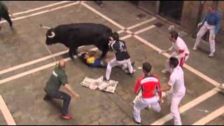 Raw: Three Gored in Pamplona Bull Run