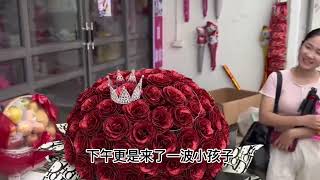 中國女婿出手闊綽，給越南老丈人家蓋新房，幫越南三姐開小商品店