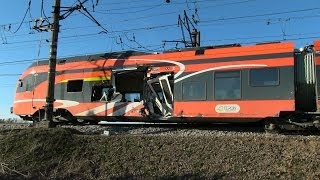 Крушение дизель-поезда Штадлер с грузовиком / Train crash: Stadler DMU collision with a dumptruck