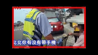 好暖心！老翁電動車「卡在馬路中間」被警察送回家　對方顫抖「吐露心聲」讓人眼眶泛淚 -