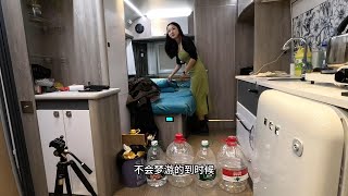 大龙拖挂房车全国旅行，房车停电了，晚上住美女房车她害怕我梦游