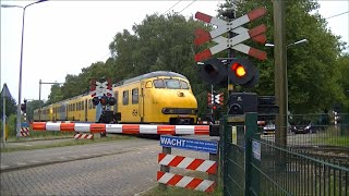 Spoorwegovergang Rosmalen // Dutch railroad crossing