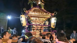 子安神社(香取市竹之内)祭礼　神輿還御　神功皇后の分霊を乗せた神輿が神社の長い階段を登る　令和6年7月13日