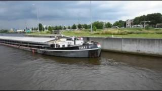 Schip ramt brug sluis Oosterhaven